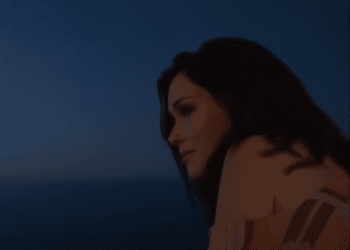 Laura Biel (Anna-Maria Sieklucka) going to cry in a stunning landscape in the movie '365 Days'