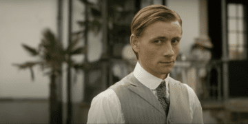 Lykke-Per (Esben Smed) standing in the movie 'A Fortunate Man'.