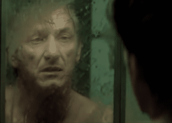 Jim Terrier (Sean Penn) looking himself at the mirror in the movie 'The Gunman'.