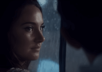 Jennifer Stirling (Shailene Woodley) looking Anthony O'Hare (Callum Turner) in a car in the Netflix movie 'The Last Letter from Your Lover'.