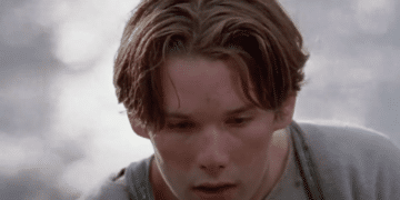 Jack Conroy (Ethan Hawke) feeding White Fang in the movie 'White Fang (1999)'