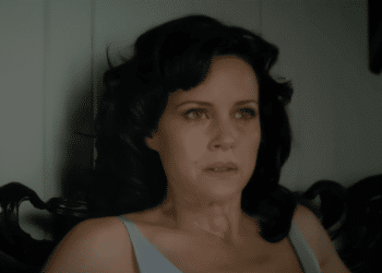 Carla Gugino crying in the movie 'Gerald's Game'.