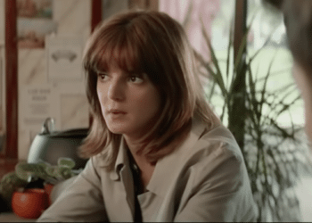 Clara Lago as Bea Vélez in Gente que viene y bah.