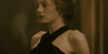 Constance "Connie" Reid (Emma Corrin) dressed up in the Netflix movie 'Lady Chatterley's Lover'.