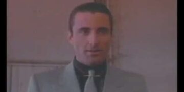 A former police detective, still recovering from his alcohol addiction, is seemingly drawn into L.A's criminal underworld after stumbling upon a local drug ring.