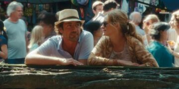 Happily married Elizabeth Gilbert (Roberts) takes a right turn in her life by enduring a painful divorce and proceeding to take a round-the-world journey of self-enlightenment and fulfillment.