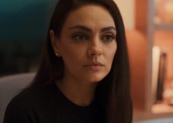 A woman in New York, who seems to have things under control, is faced with a trauma that makes her life unravel.