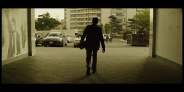 A glum history professor spots his double in a bit role in a movie and decides to track him down. The identical men meet, and their lives become bizarrely and irrevocably intertwined.