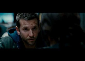 After a stint in a mental institution, former teacher Pat Solitano moves back in with his parents and tries to reconcile with his ex-wife. Things get more challenging when Pat meets Tiffany, a mysterious girl with problems of her own.