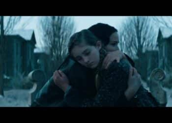 Katniss Everdeen and Peeta Mellark become targets of the Capitol after their victory in the 74th Hunger Games sparks a rebellion in the Districts of Panem.