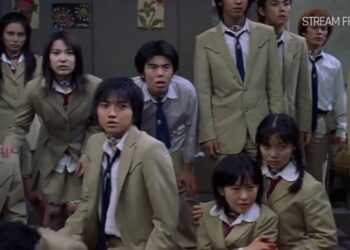 In the future, the Japanese government captures a class of ninth-grade students and forces them to kill each other under the revolutionary ""Battle Royale"" act.