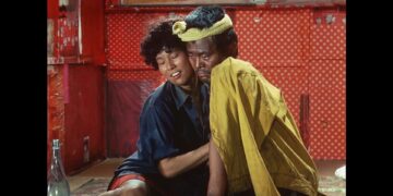 Various tales in the lives of Tokyo slum dwellers, including a mentally deficient young man obsessed with driving his own commuter trolley.