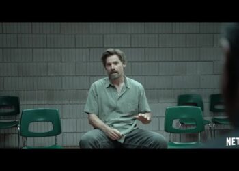 A disgraced former cop, fresh off a six-year prison sentence for attempted murder, returns home looking for redemption but winds up trapped in the mess he left behind.