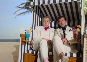 The Laundromat' follows a group of journalists who uncover the illicit money networks at the heart of the Panama Papers - documents that exposed a huge international system of legal swindling.