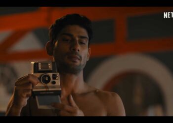 When a brother and sister fall in love with the same man, ensuing events shatter a traditional Marathi family. Based on Sachin Kundalkar's novel.