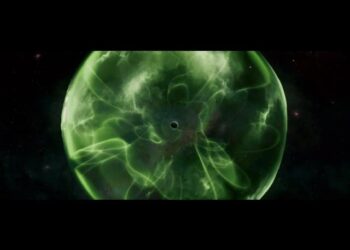 A test pilot is granted a mystical green ring that bestows him with otherworldly powers, as well as membership into an intergalactic squadron tasked with keeping peace within the universe.