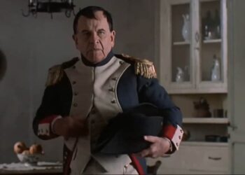 During Napoleon's exile on St. Helena, some loyalists hire a look-alike to swap places with the deposed Emperor. While the impostor lives in luxury on the island, the real Napoleon returns to Paris in order to retake the throne.