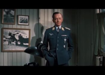 Allied prisoners of war plan for several hundred of their number to escape from a German camp during World War II.