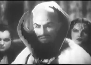 Flash Gordon, Dale Arden and Dr. Alexis Zarkov visit the planet Mongo to thwart the evil schemes of Emperor Ming the Merciless, who has set his planet on a collision course with Earth.