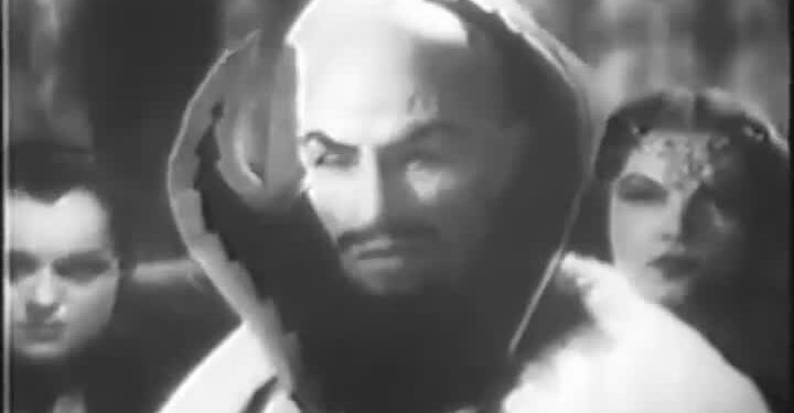 Flash Gordon, Dale Arden and Dr. Alexis Zarkov visit the planet Mongo to thwart the evil schemes of Emperor Ming the Merciless, who has set his planet on a collision course with Earth.