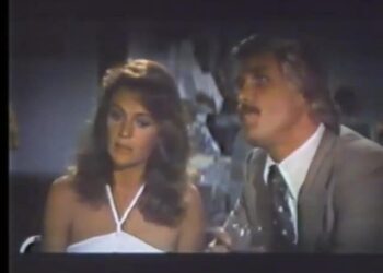 In Bermuda, two amateur treasure-hunting divers have a run-in with local criminals when they inadvertently discover the secret cargo of a World War II shipwreck.