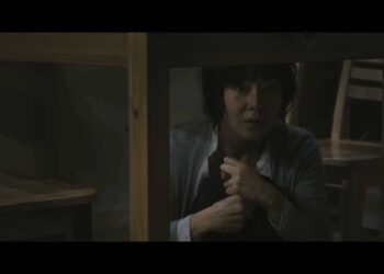 Residents of a mansion live in fear when a young girl is murdered. They suspect their neighbor for the crime, and a battle erupts to protect the next victim.