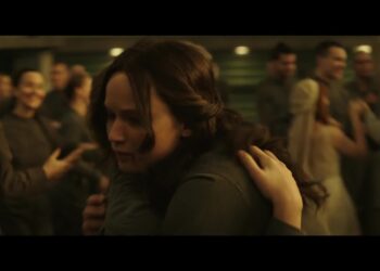 After being symbolized as the ""Mockingjay"", Katniss Everdeen and District 13 engage in an all-out revolution against the autocratic Capitol.