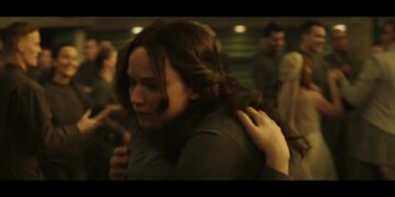 After being symbolized as the ""Mockingjay"", Katniss Everdeen and District 13 engage in an all-out revolution against the autocratic Capitol.