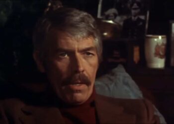 A retired intelligence agent devises a cunning plan to eliminate those who know too much about his past.