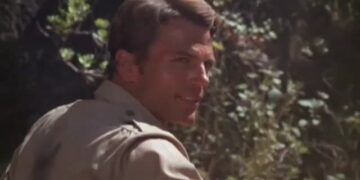 In 1919, a British expedition in the Antarctica region is searching for a lost American explorer and finds a hidden prehistoric world instead.