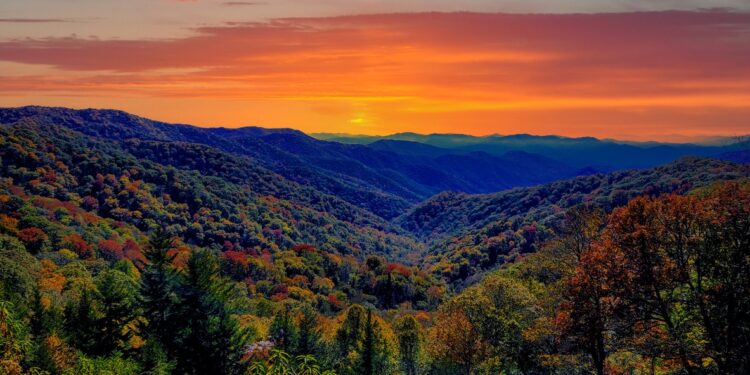Sunset over mountains, Great Smoky Mountains National Park, Tennessee.