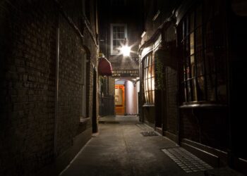 An old fashioned London Alleyway in the city.