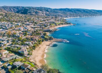A view of the Main Beach Coastline in Laguna Beach, Southern California. Laguna Beach is a beach community that is a popular tourism destination and is located in Orange County.