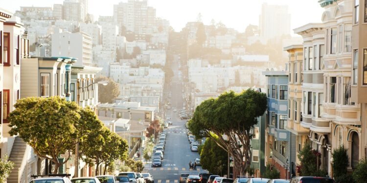 The view on street from the hill in San-Francisco.