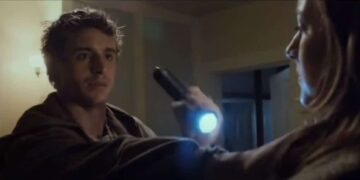 A parasitic alien soul is injected into the body of Melanie Stryder. Instead of carrying out her race's mission of taking over the Earth, ""Wanda"" (as she comes to be called) forms a bond with her host and sets out to aid other free humans.