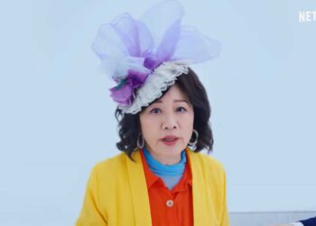 After her husband's death, a 60-year-old mom decides to find love again to the joy and annoyance of her two daughters. Based on a true story.