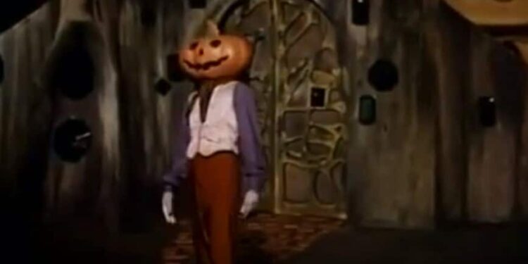 The Wonderful Land of Oz: Book vs. Film - Summary & Analysis